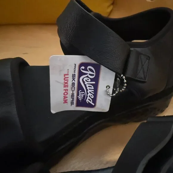 New Women's Skechers Luxe Foam Black Comfort Sandals Size 10 Relaxed Step - Picture 2 of 15